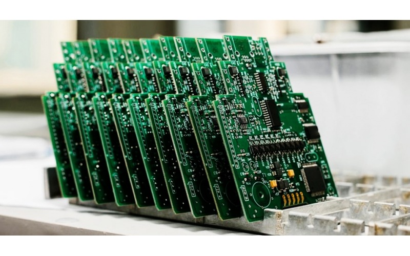 PCBA制造中的精密點膠和封裝技術